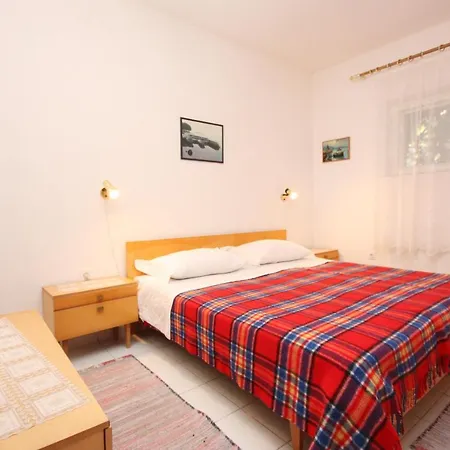 펜션 House With A Parking Space Maslinica, Solta - 5213 Grohote