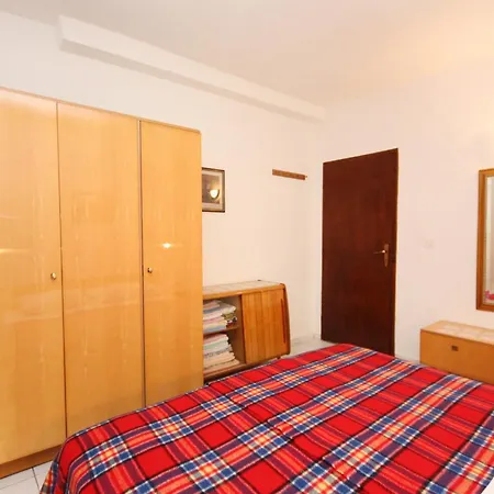 펜션 House With A Parking Space Maslinica, Solta - 5213 Grohote