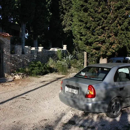 펜션 House With A Parking Space Maslinica, Solta - 5213 Grohote